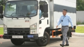 Isuzu Việt Nam hỗ trợ đầu tư xe đào tạo và sát hạch lái xe
