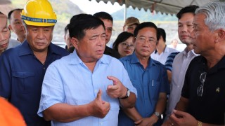 Minister Nguyen Chi Dung Conducts On-Site Review of Challenges Facing Projects in Laos